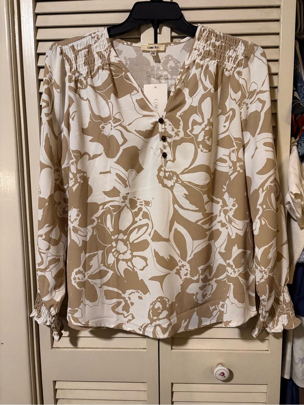 NWT Como Blu Women's XL Floral Peasant Blouse Boho Smocked Cuff Tan White Top